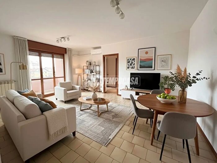 Appartamento trilocale in vendita in Via Don Valentini, Monza