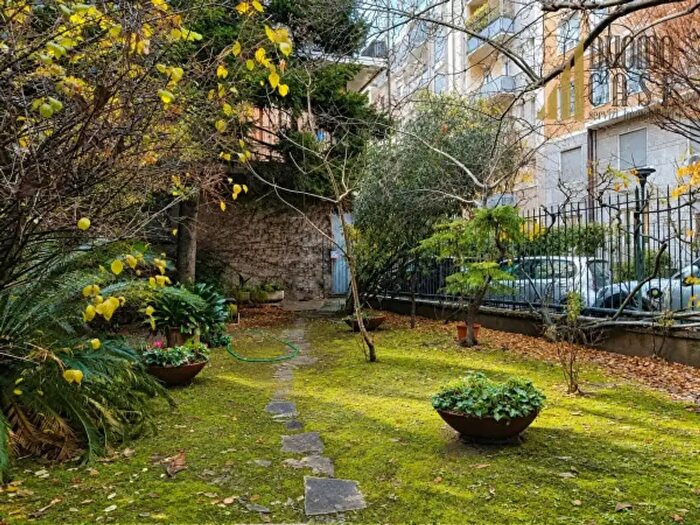 Appartamento con 5 locali in vendita in Via San Senatore, Milano