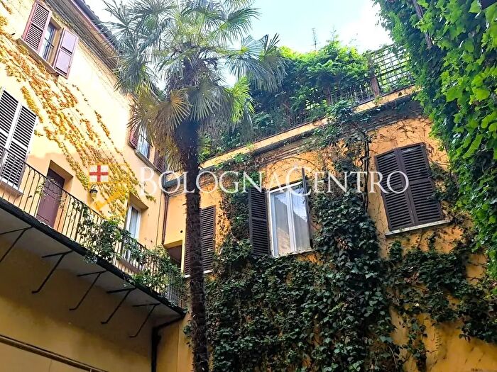 Appartamento trilocale in vendita in Strada Maggiore, Bologna