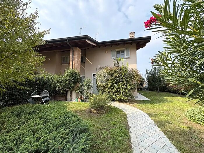 Casa trilocale in vendita in Vicolo Santa Maria, Tavazzano Con Villavesco