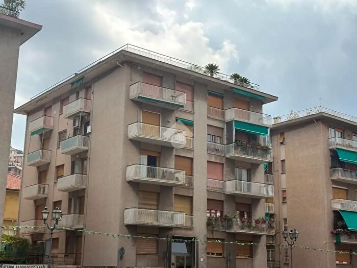 Appartamento trilocale in vendita in Via Amendola, Rapallo