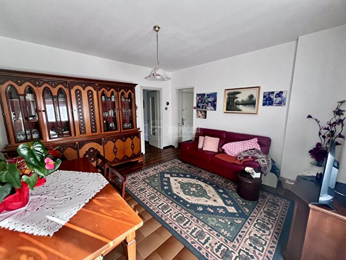 Appartamento trilocale in vendita in Via Creva, Luino