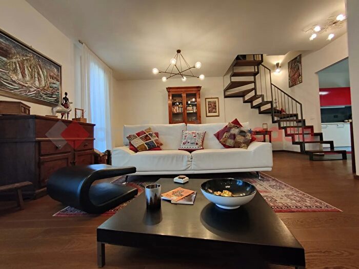 Appartamento con 5 locali in vendita in Via Bruno Buozzi B, Capraia E Limite