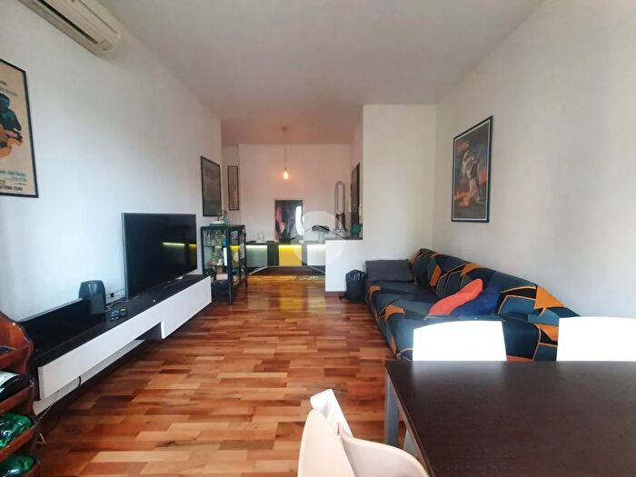 Appartamento trilocale in vendita in Via Modica, Milano