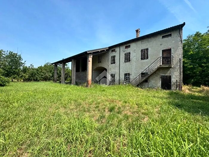 Casa con 5 locali in vendita in Strada Inghiaiata, Fontevivo