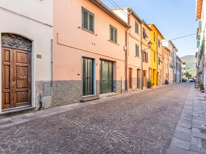 Appartamento con 5 locali in vendita in a Eugenio Curiel, Cascina