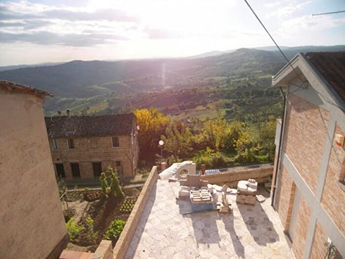 Casa quadrilocale in vendita in Via Giacomo Matteotti, Cupramontana