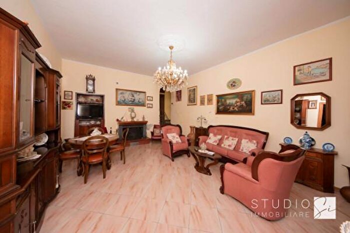 Casa con 6 locali in vendita in Via del Falserone, Pistoia