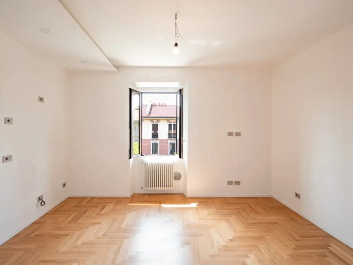 Appartamento trilocale in vendita in Via Castel Morrone a, Milano