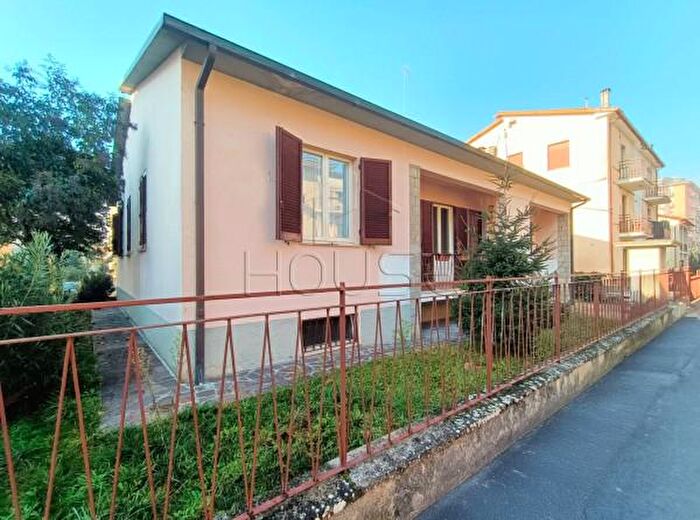 Appartamento con 5 locali in vendita in Via Ippolito Salviani, Citta Di Castello