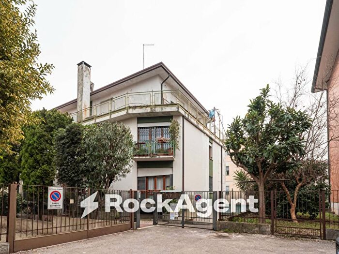 Appartamento con 5 locali in affitto in Via Marco Antonio Calza, San Camillo Nazareth, Padova
