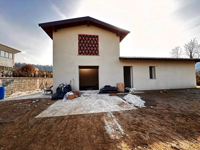 Casa con 5 locali in vendita in Coreglia Antelminelli