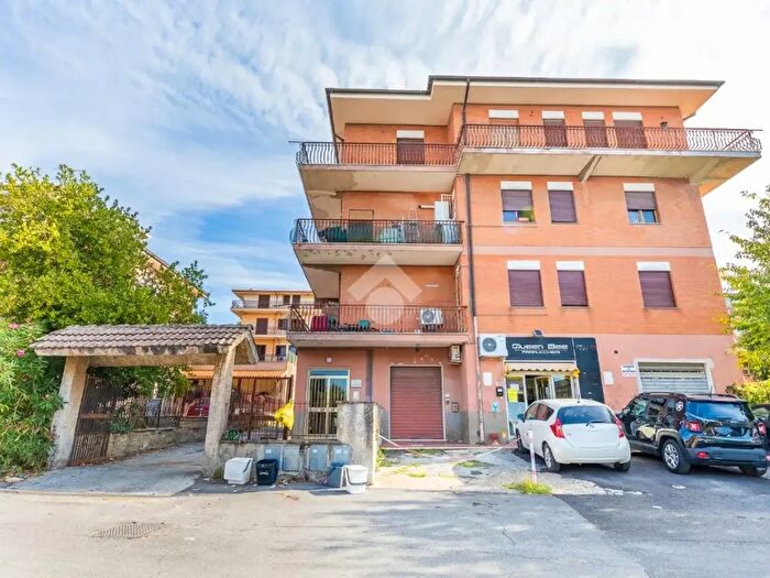 Appartamento trilocale in vendita in Viale dei Castani, Ariccia