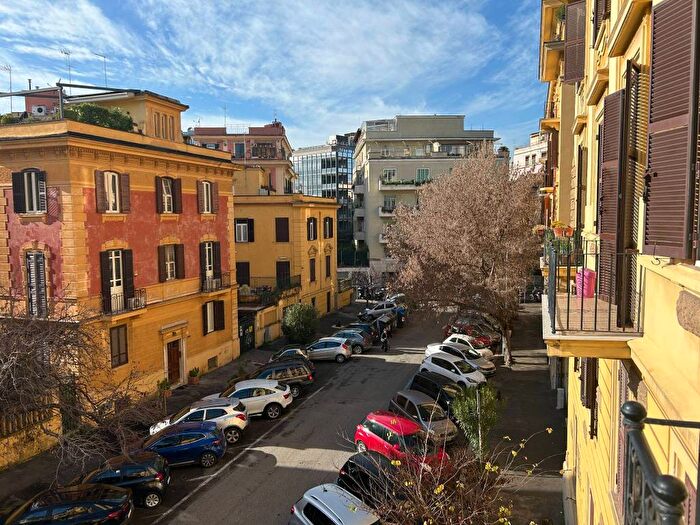 Appartamento con 5 locali in affitto in Via Treviso, Policlinico, Roma