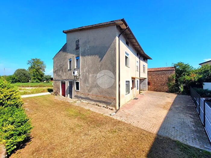 Casa con 7 locali in vendita in Via Mischi, Castelnuovo Del Garda