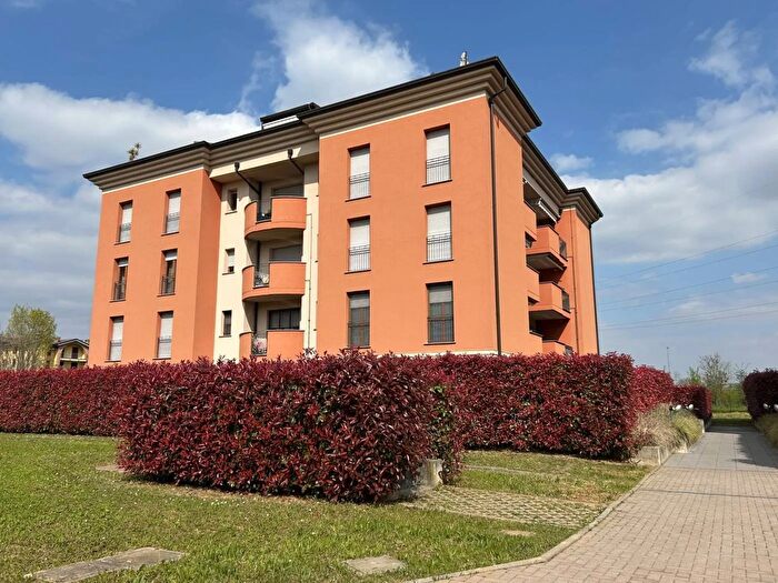 Appartamento trilocale in vendita in Via Filanda Sulbiate, Sulbiate