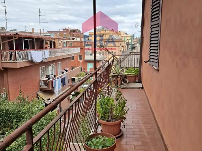 Appartamento trilocale in vendita in Via Rocco Pagliara, Roma