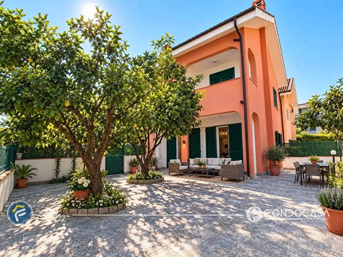 Casa con 5 locali in vendita in Via Silvio Bonfante, Albenga
