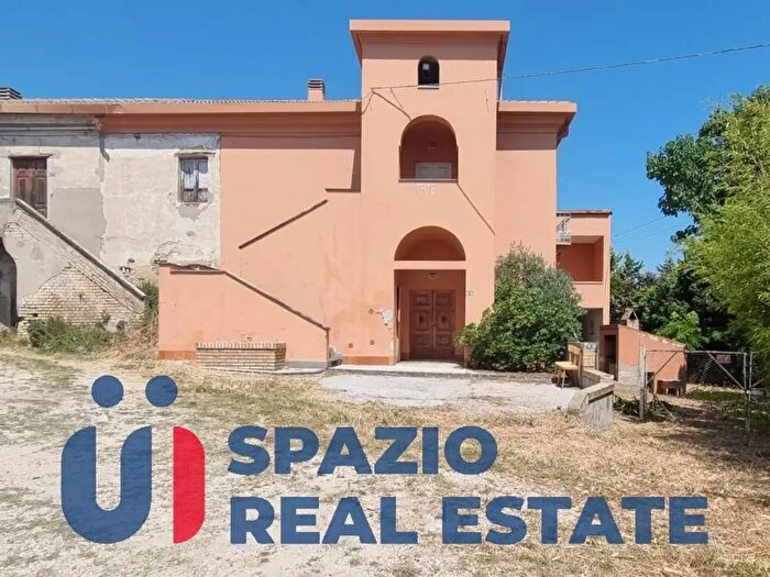 Casa con 12 locali in vendita in Via Pescarina, Spoltore