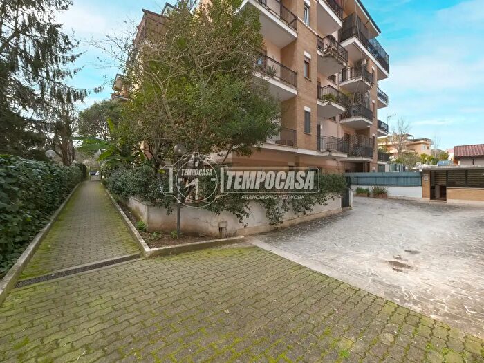 Appartamento quadrilocale in vendita in Via Santa Giovanna Elisabetta, Roma