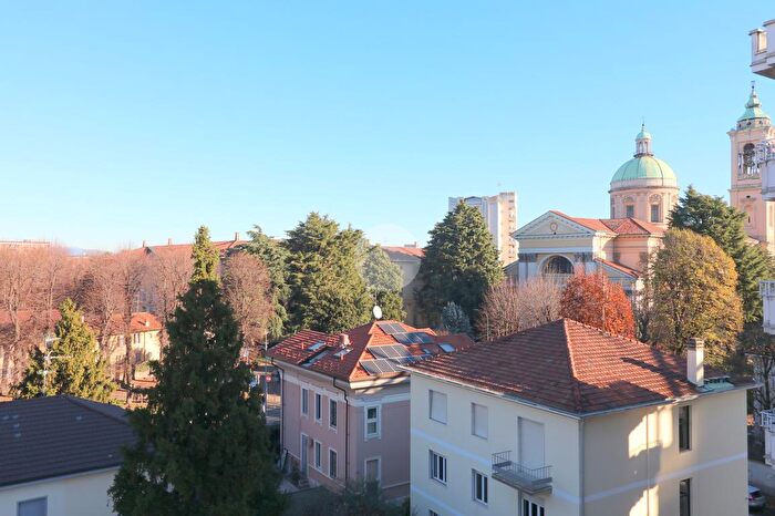 Appartamento trilocale in vendita in Via Cardinal Ferrari, Rho