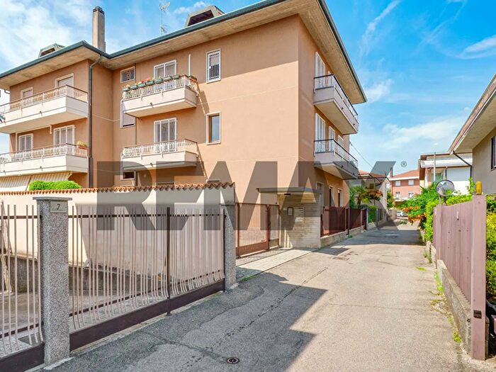 Appartamento trilocale in vendita in Via Passo San Giacomo, Busto Arsizio