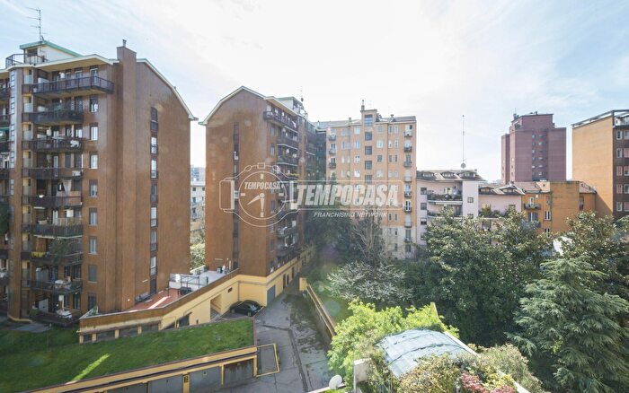 Appartamento trilocale in vendita in Via dei Biancospini, Milano