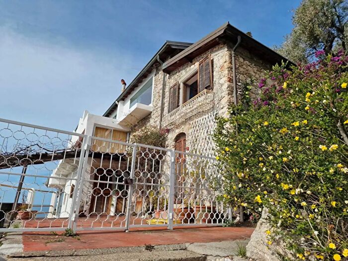 Casa con 6 locali in vendita in Corso Mentone, Ventimiglia