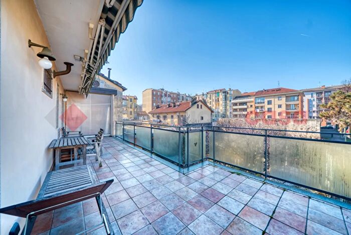 Casa con 5 locali in vendita in Via Pasteur, Torino