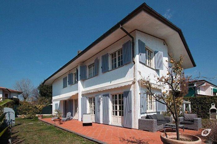 Casa con 6 locali in affitto in via scassicarli, Centro, Forte dei Marmi