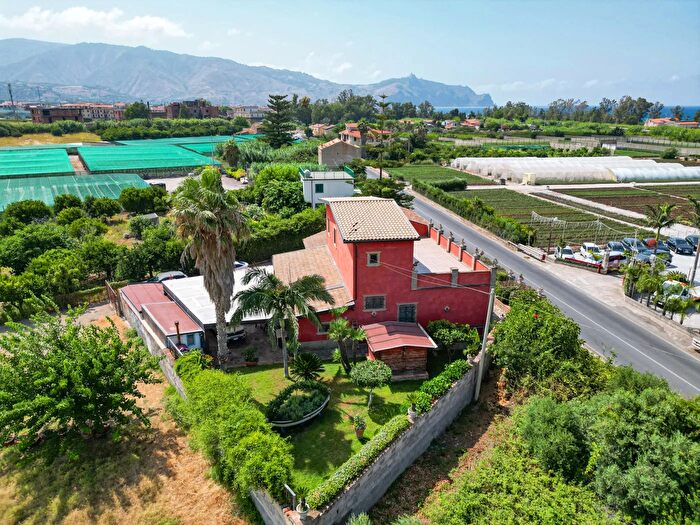 Casa con 5 locali in vendita in Contrada Siena, Furnari