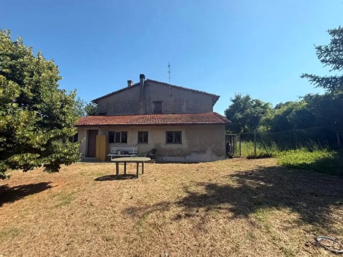 Casa con 9 locali in vendita in Chitignano