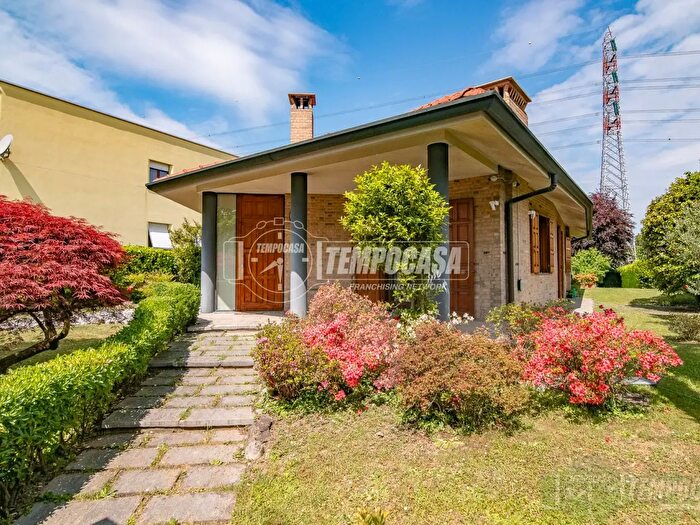 Casa quadrilocale in vendita in Via Cavour B, Senago