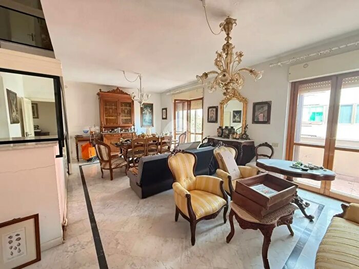 Appartamento con 5 locali in vendita in Via col d'Echele, Cagliari