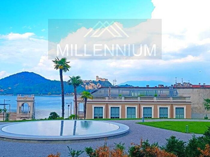 Appartamento con 5 locali in affitto in Via san carlo, Centro, Arona