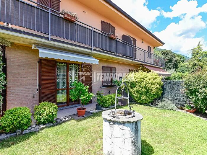 Casa con 5 locali in vendita in Via Cristoforo Colombo, Erba