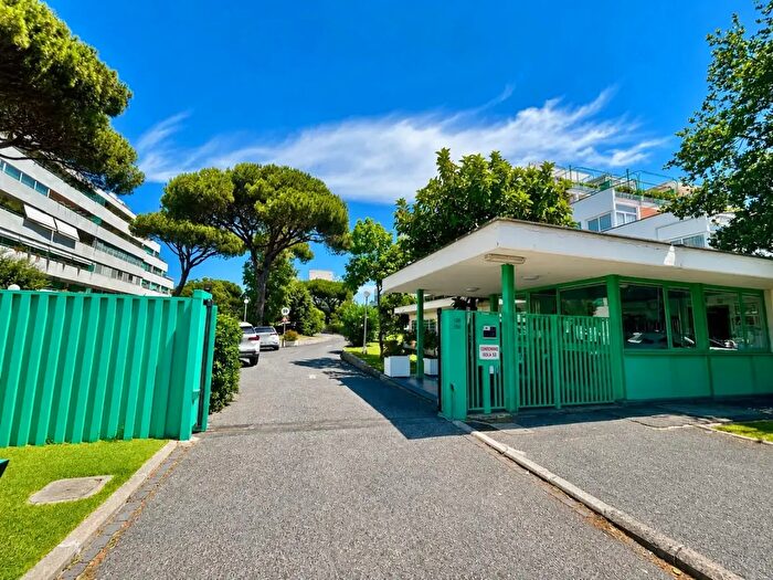 Appartamento quadrilocale in vendita in Via di Casal Palocco, Roma