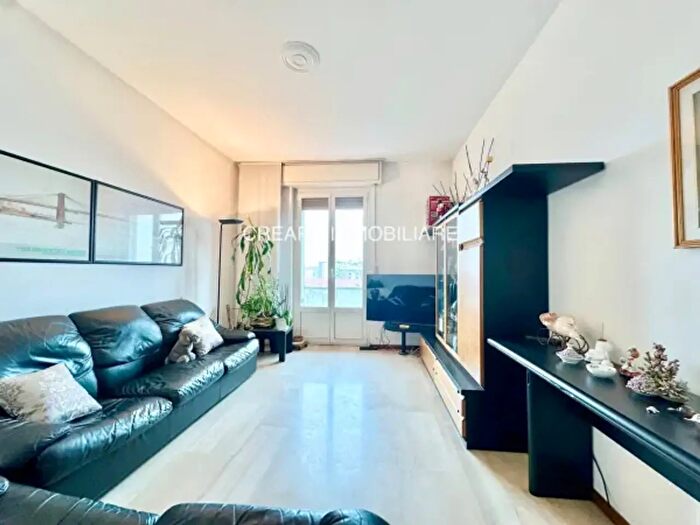 Appartamento trilocale in vendita in Via Medeghino, Milano