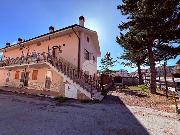 Appartamento trilocale in vendita in Via Osvaldo Moretti, Ovindoli