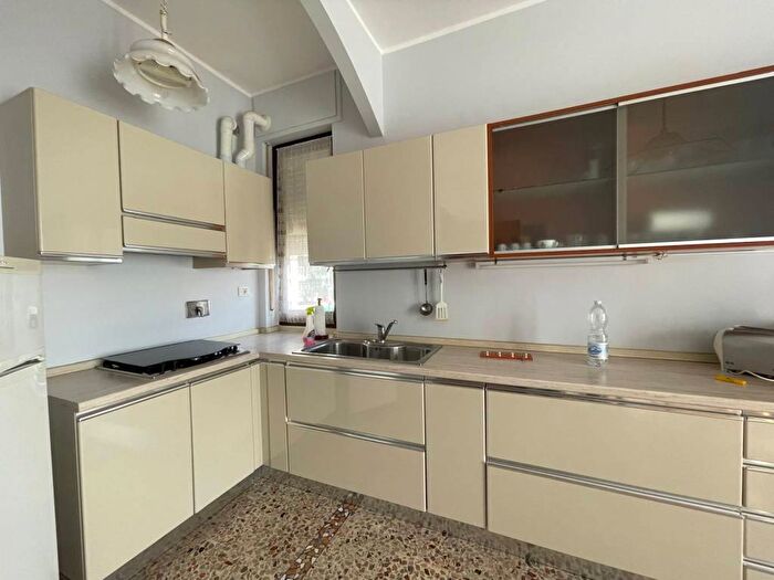 Appartamento trilocale in affitto in Via Michele Berrino, Venaria Reale