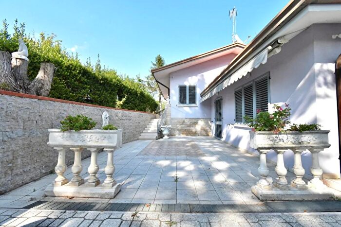 Casa trilocale in vendita in Via del Cardellino, Borghi