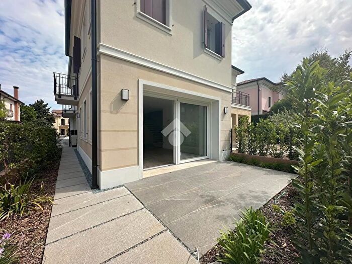 Casa quadrilocale in vendita in Via Vendramin, Treviso