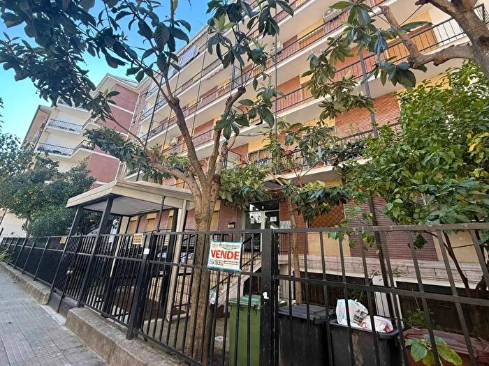 Appartamento con 6 locali in vendita in Via Galluppi, Cosenza