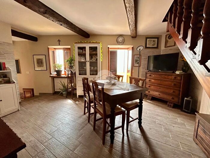 Casa quadrilocale in vendita in Vicolo IV, Montemagno