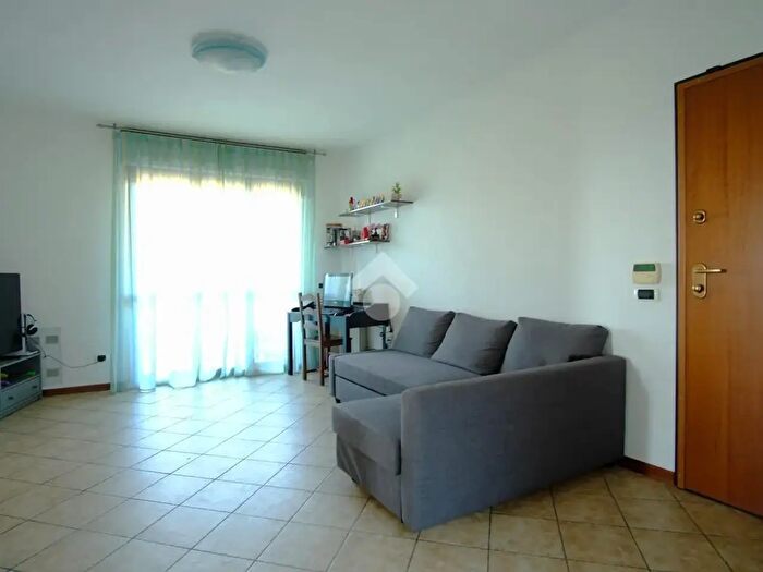 Appartamento trilocale in vendita in Via Maggio, Segrate