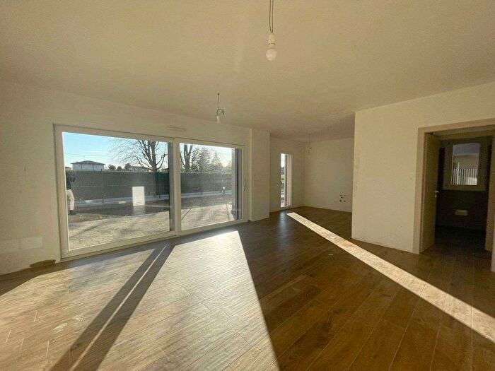 Appartamento quadrilocale in vendita in Via Caduti di Nassirya, Rovellasca