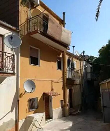 Casa con 6 locali in vendita in Via Castellina, Piazza Armerina