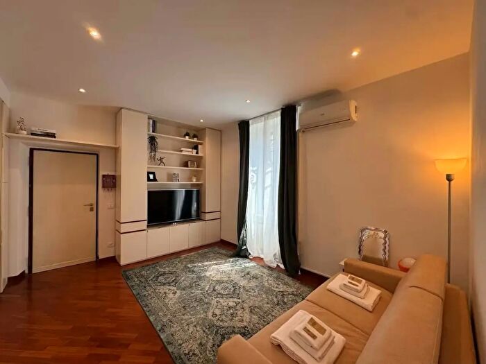 Appartamento monolocale in affitto in Via La Spezia, Roma