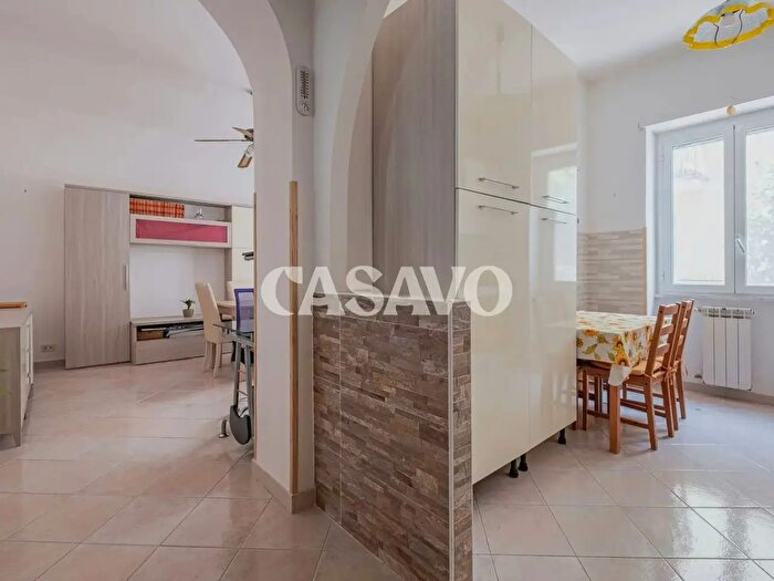 Appartamento trilocale in vendita in Via Vincenzo Sartori, Roma