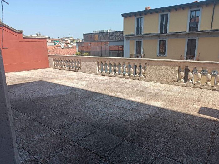 Appartamento trilocale in affitto in Via Spartaco, Montenero, Milano